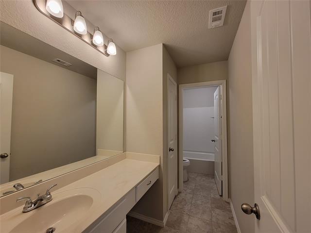 Building Photo - 4725 Redbud Dr