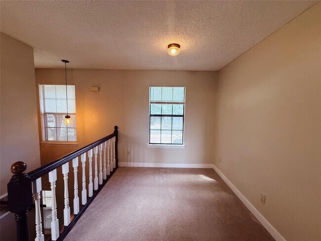 Building Photo - 1711 Ryon Ln