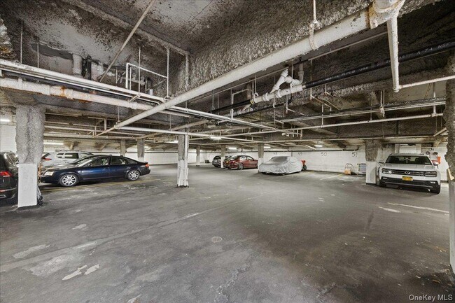 Building Photo - 16 Lake St