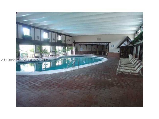 Building Photo - 3720 Inverrary Dr