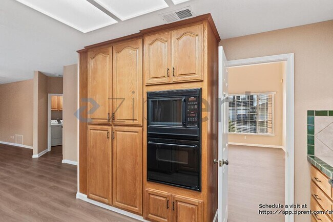 Building Photo - 3082 Rodeo Ln