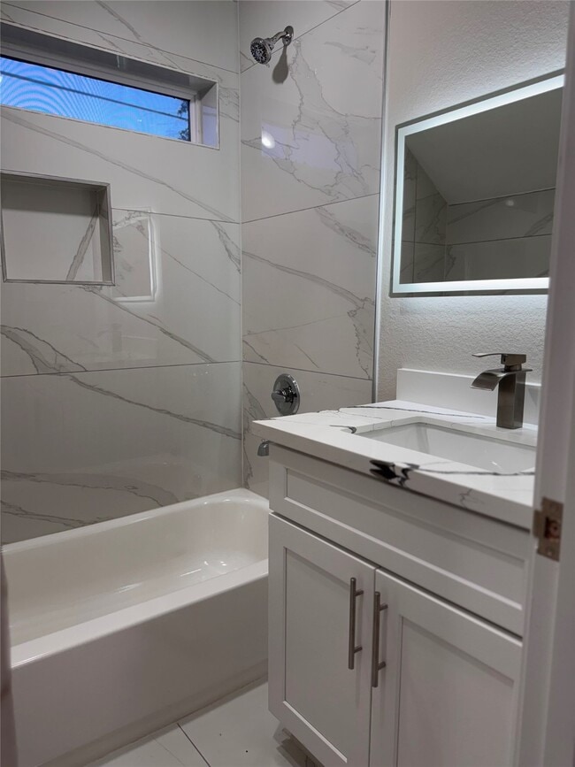 Building Photo - 4406 Oats St