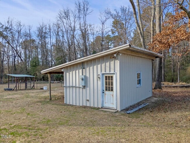 Building Photo - Mini Farm on 2 acres