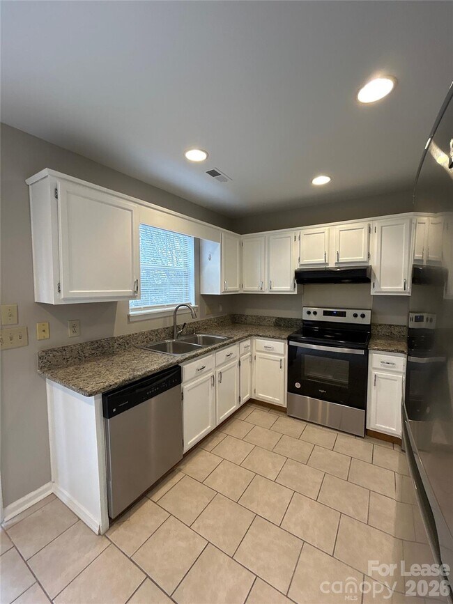 Building Photo - 3805 Rosedown Dr