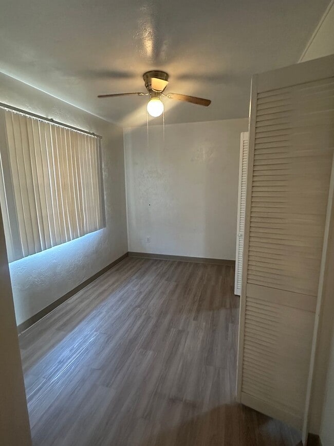 Building Photo - Charming 1-Bedroom Apartment in Short Acres –