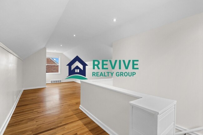 Building Photo - 9725 Fox Ave