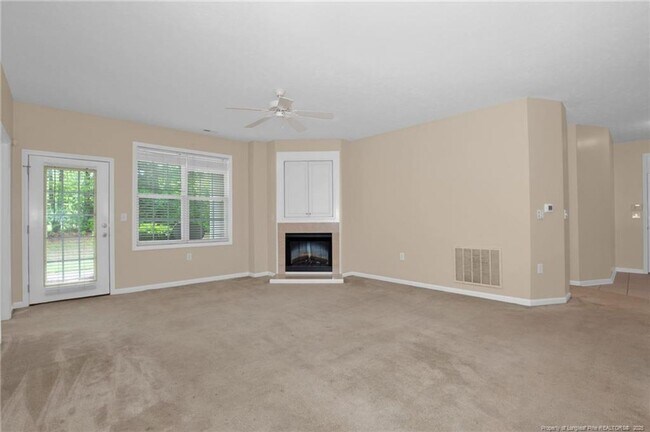 Building Photo - 3BD 2Bath Condo
