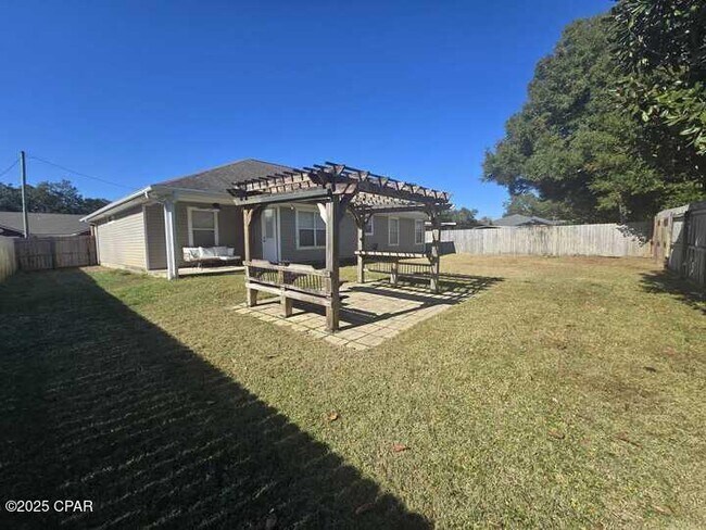 Building Photo - 19 Flamenco St