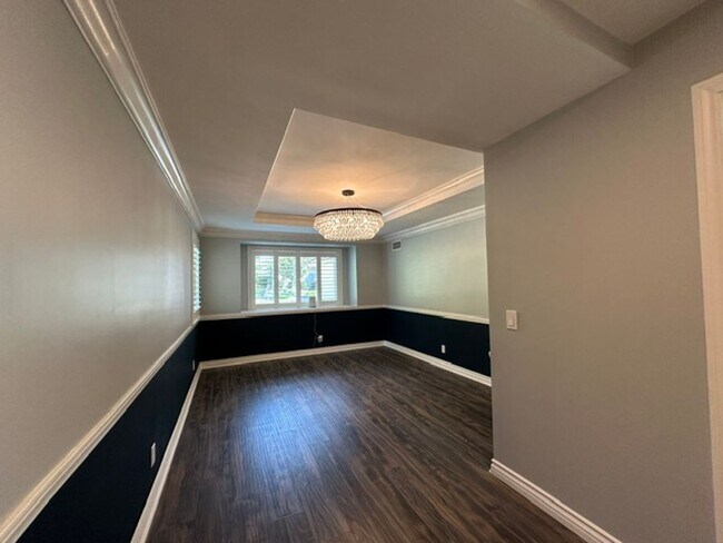 Building Photo - 1635 Larkfield Ave