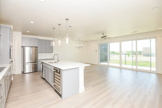 Building Photo - 7173 9th Hole Dr