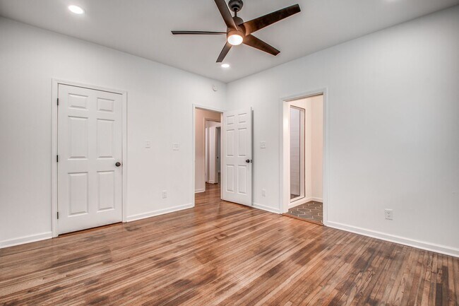 Building Photo - Live Stylishly. Live Comfortably. Live Memphis