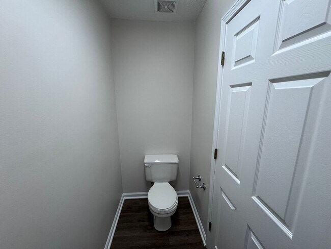 Building Photo - 2 Bed 1.5 Bath Apartment in Benton