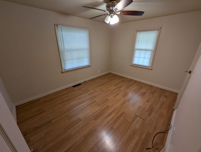 Building Photo - Cute & Cozy on Coburg Lands