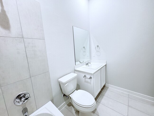 Building Photo - 401 Green Gables Dr