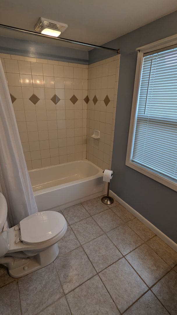 Building Photo - Clean as a button!