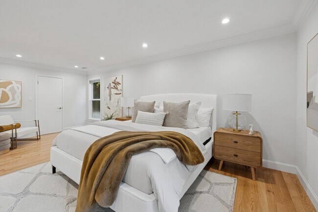 Building Photo - 243 Selby Ln