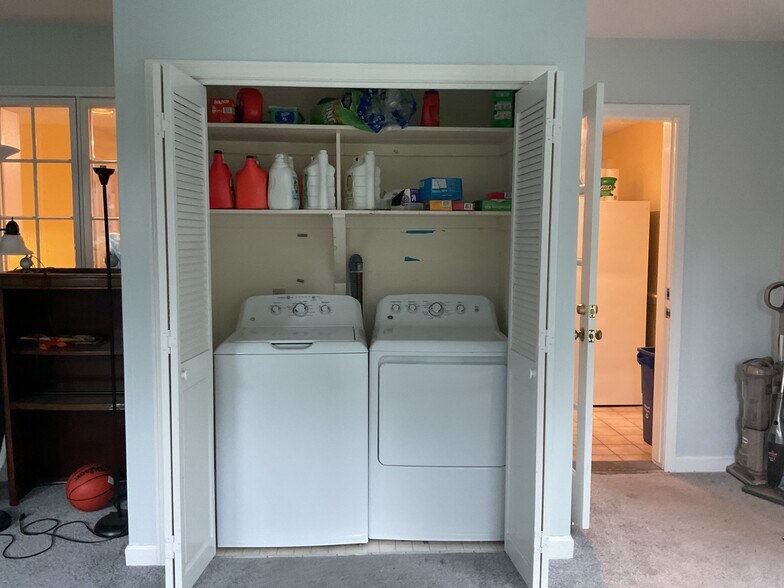 Building Photo - 608 S Pleasant St