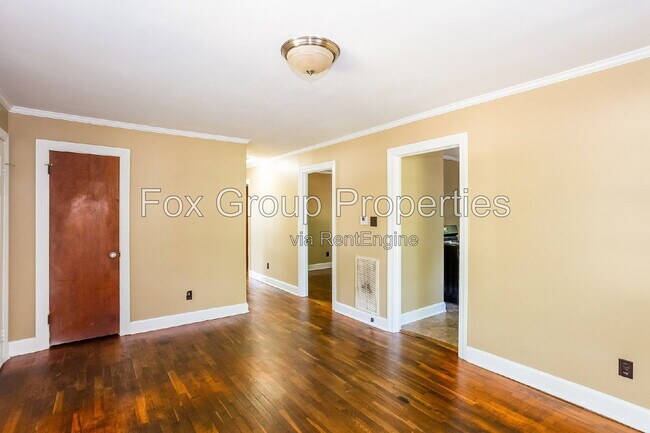Building Photo - 526 Hickory Ave