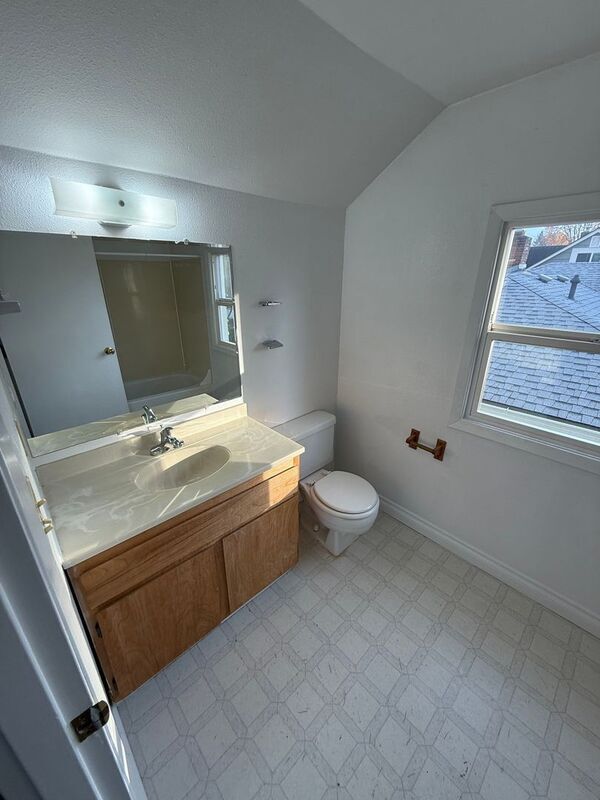 Building Photo - 595 18th St NE