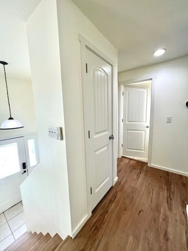 Building Photo - 4 Bedroom 2 Bath Home Boise North End