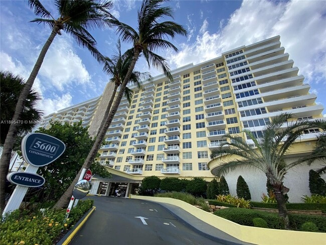 Primary Photo - 5600 Collins Ave