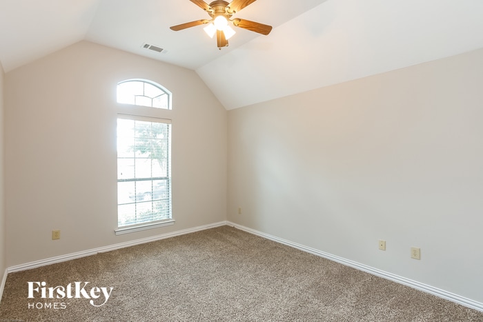 Building Photo - 1705 Colonial Dr