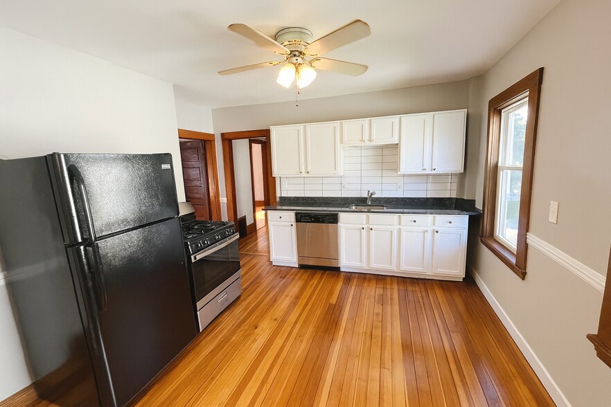 Building Photo - 97 Nightingale Ave