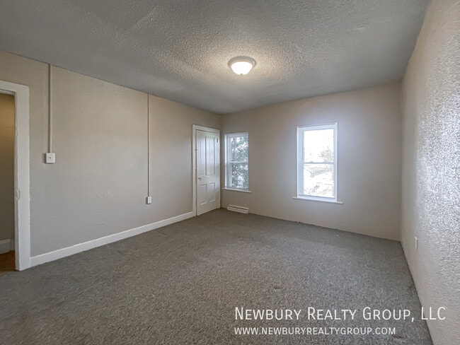 Building Photo - 39 Hickory St