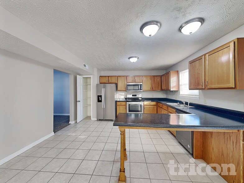 Building Photo - 614 Eastpointe Dr