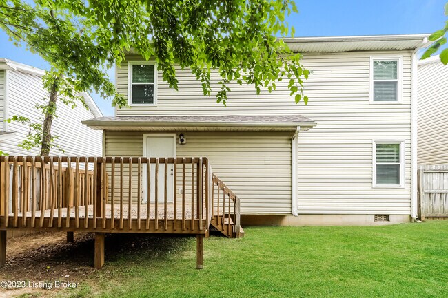 Building Photo - 10418 Pinoak View Dr