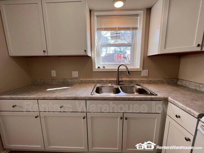 Building Photo - 917 Maury St