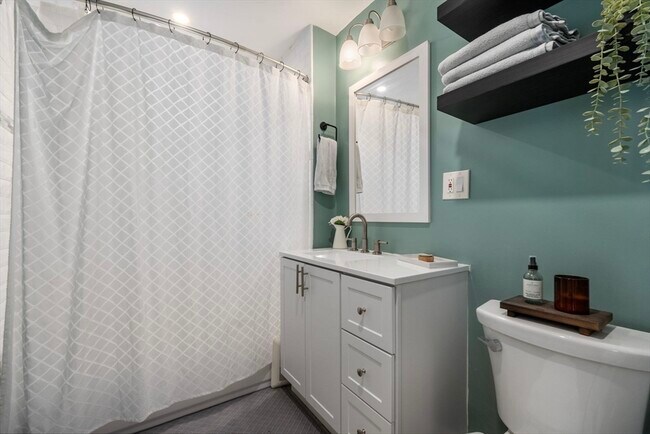 Building Photo - 46 Hawthorn Ave