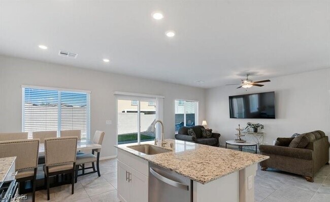 Building Photo - 7462 Dragonfruit Ave