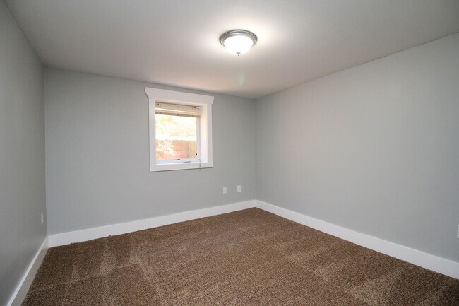 Building Photo - 4030-4030 NE Garfield Ave.