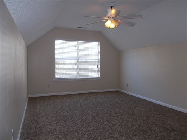 Building Photo - 221 Aylesbury Ln