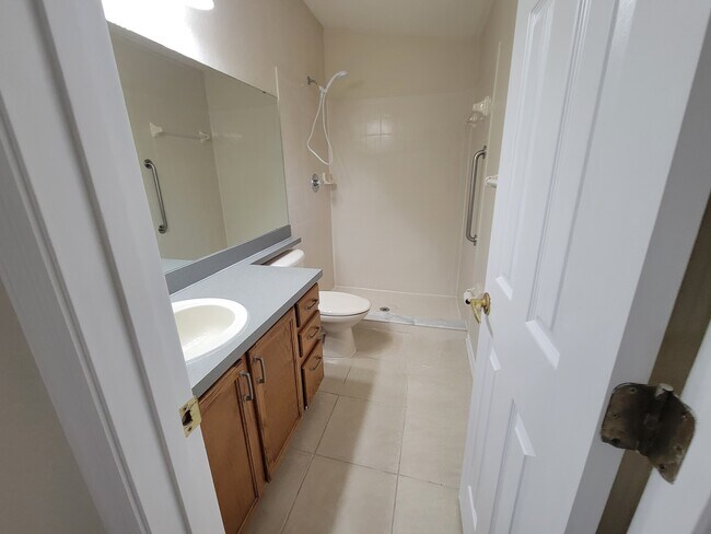 Building Photo - 921 Westwinds Dr