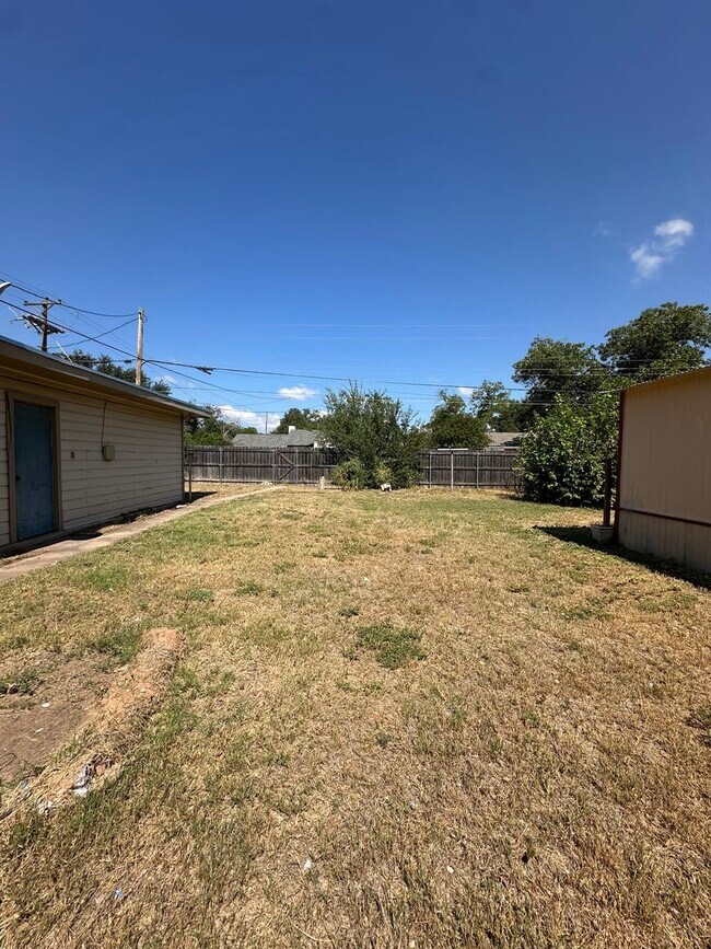Building Photo - NOW AVAILABLE - Large 4 Bedroom Santa Rita...
