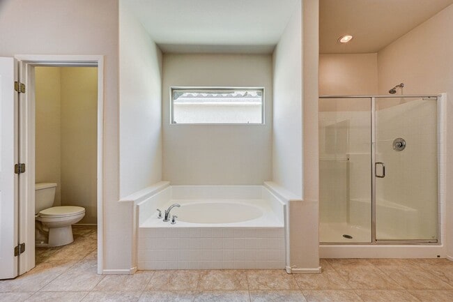 Building Photo - Adorable three bedroom in incredible SW location! Solar panels!