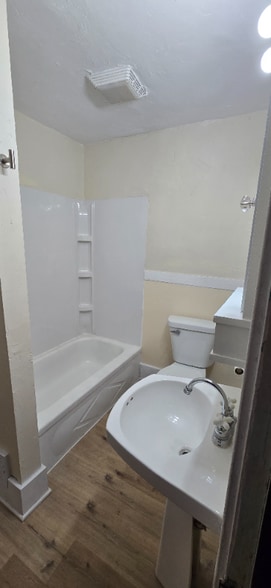 Building Photo - 1519-122n 22nd St