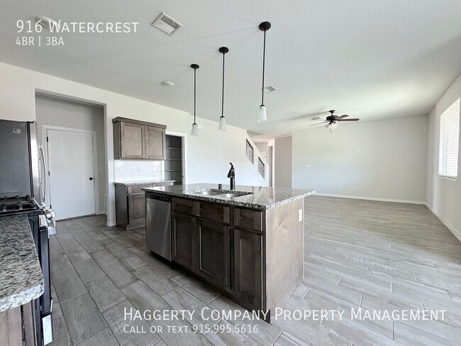 Building Photo - 916 Watercrest-