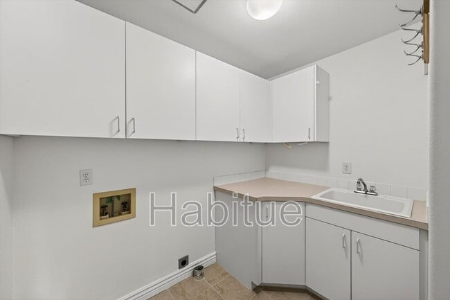 Building Photo - 393 E Trailside Dr