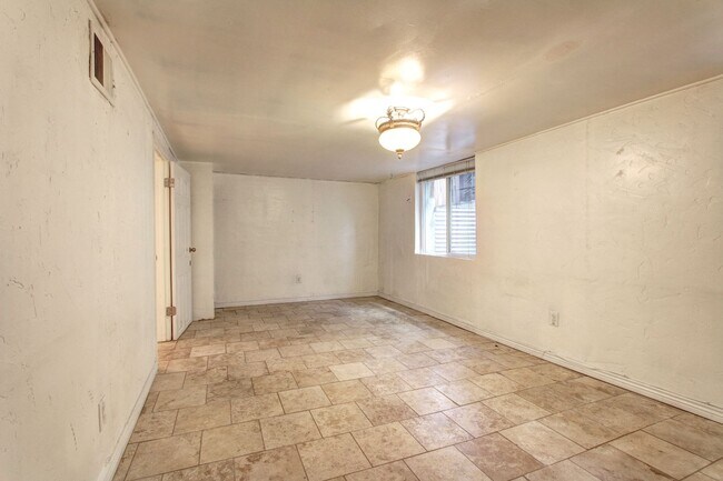 Building Photo - 2237