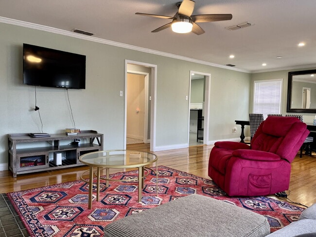 Building Photo - 2611 31st St