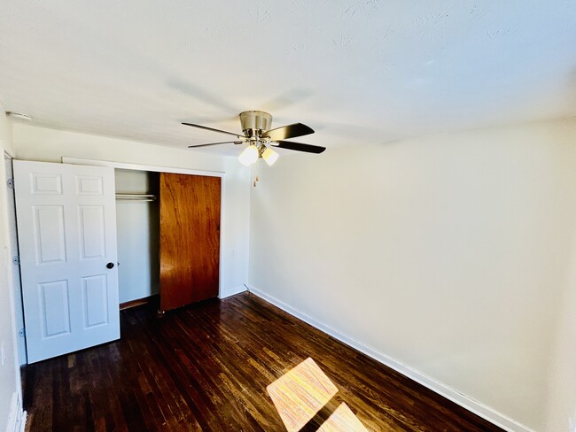 Front bedroom - 717 Koogler St