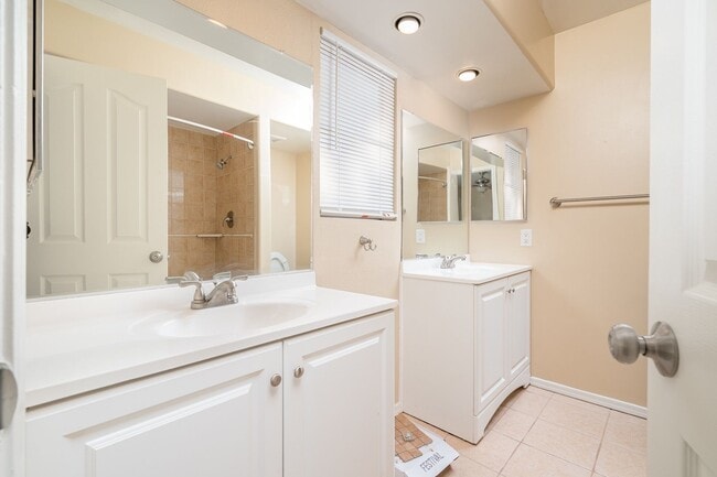 Building Photo - 3 bedroom Home with Pool and Spa
