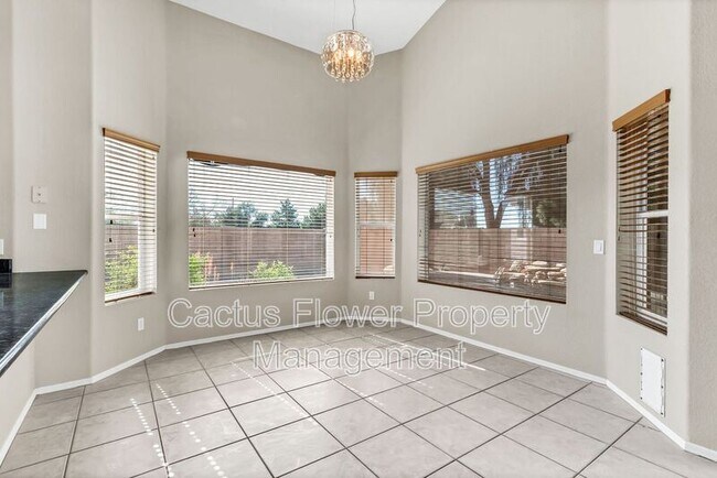 Building Photo - 2524 N Sunrise