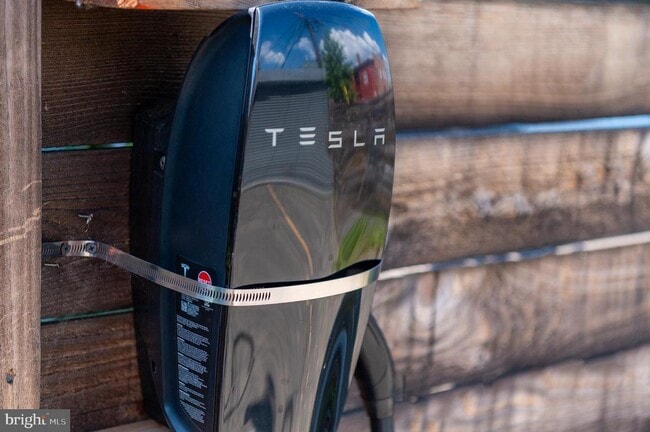 Building Photo - 1631 Montello Ave NE