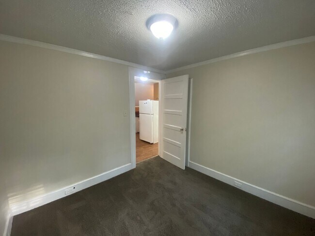 Building Photo - colonial5705