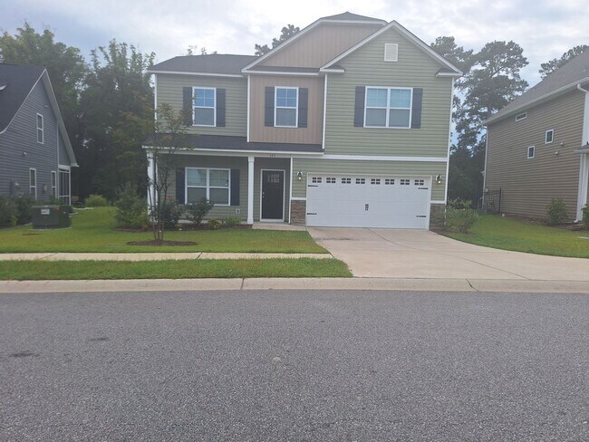 Building Photo - Wonderful Two Story Four Bedroom Three Full Bathrooms Home in Elgin SC