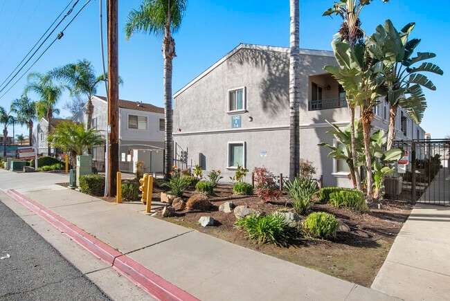 Building Photo - Warren Bostonia Townhomes